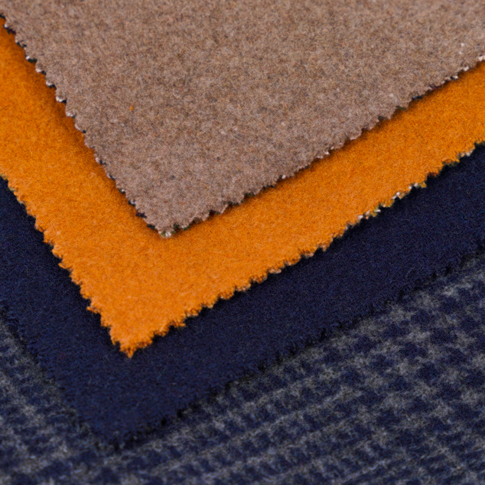 55% Olann, 45% Eile,r 645G/M, Dubhghorm Gorm, Fabraic Velvet Dhá Aghaidh, ML-3010305-1